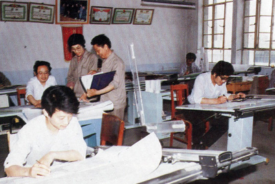 从1984年第一季度到抓治理上挂号周全提高企业素质验收前，，，，，，接纳分线检查、总结效果、找出差别、提出步伐、限期整改的要领，，，，，，使各项事情在整理中牢靠提高，，，，，，在牢靠提高中举行再整理，，，，，，再提高。。。。