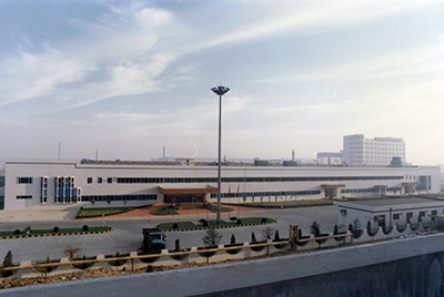 1995年5月30日，，，，，，尊龙凯时与日本小松株式会社合资建设小松尊龙凯时工程机械有限公司