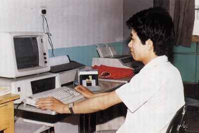 BMPC-XT盘算机。。。。建厂后始终把手艺刷新作为事情重点来抓。。。。1980-1988年中，，，，，，每年都安排了重点手艺刷新项目。。。。